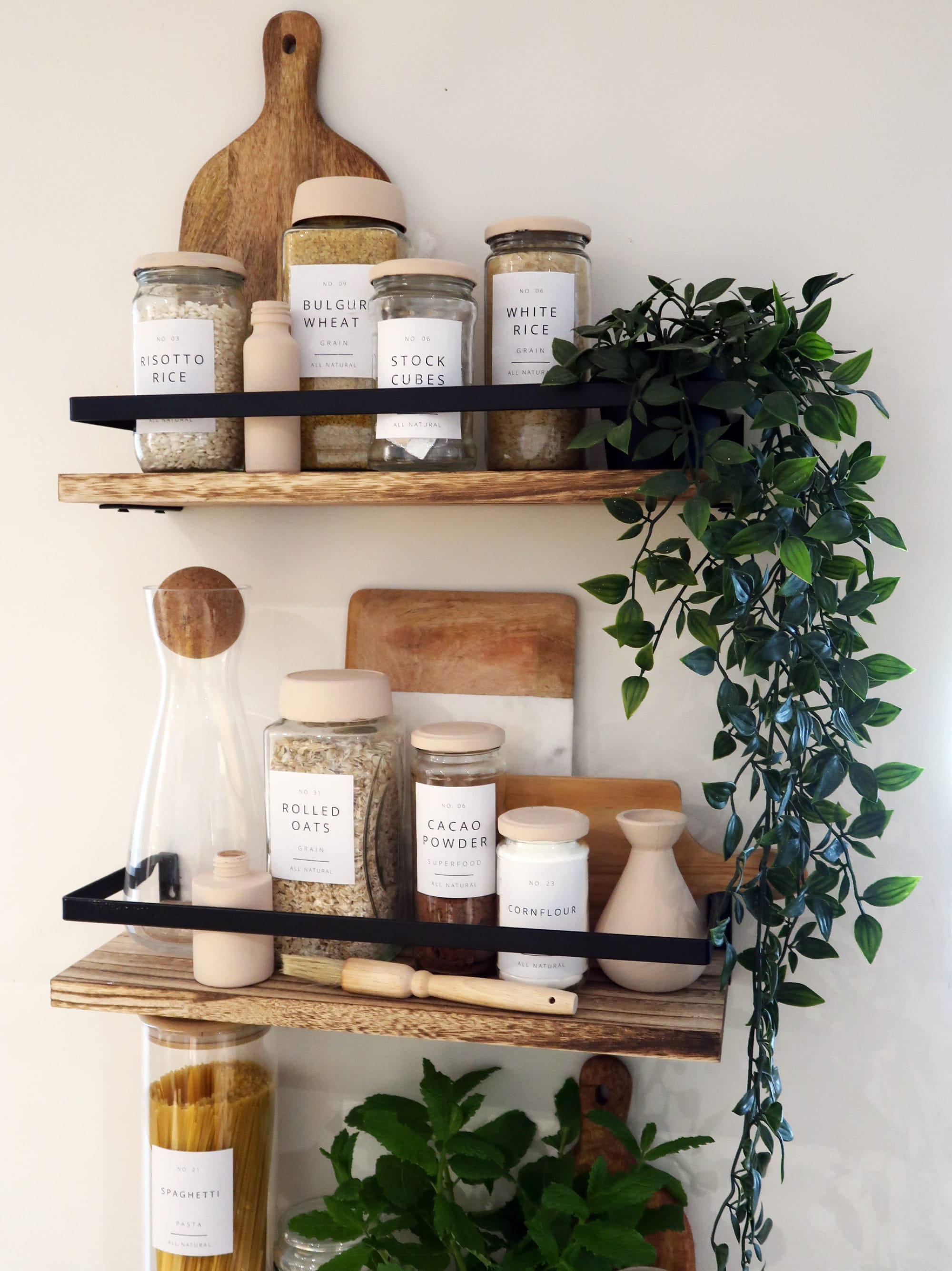 How to upcycle glass jars to stylish pantry storage